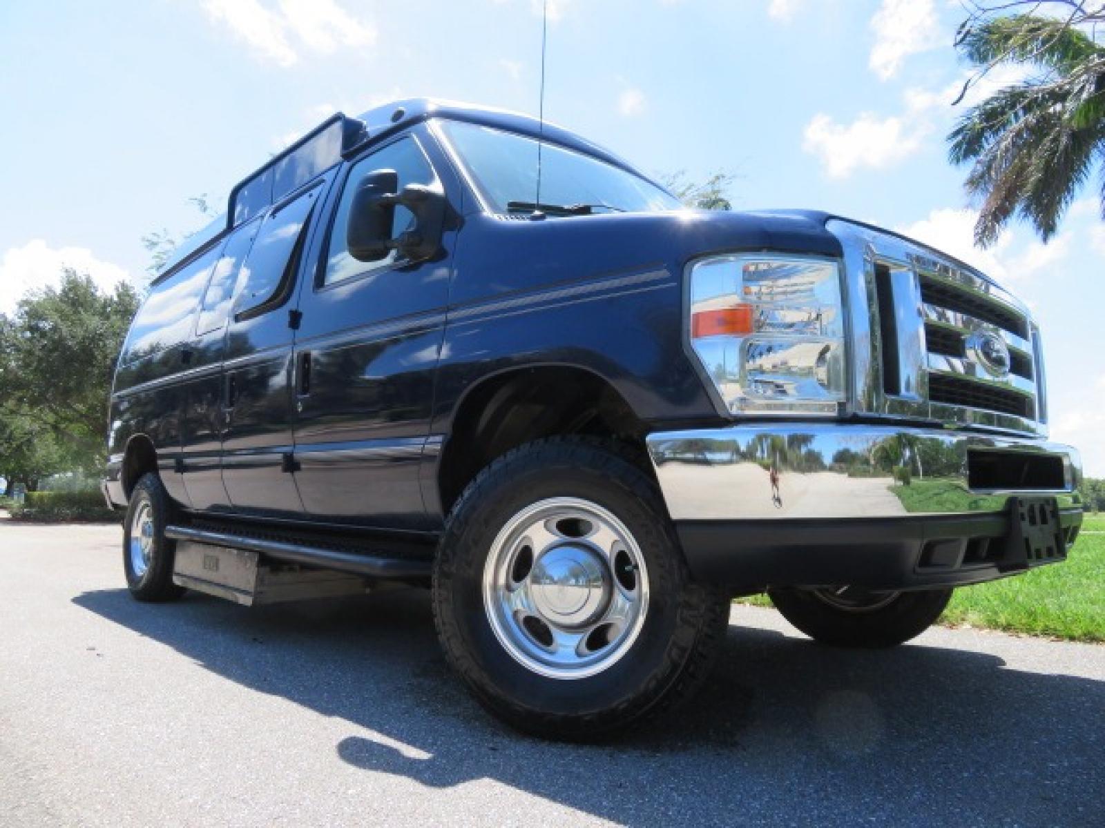 2011 Dark Blue /Gray Ford E-Series Wagon E-350 XLT Super Duty (1FBNE3BS4BD) with an 6.8L V10 SOHC 20V engine, located at 4301 Oak Circle #19, Boca Raton, FL, 33431, (954) 561-2499, 26.388861, -80.084038 - Photo #4